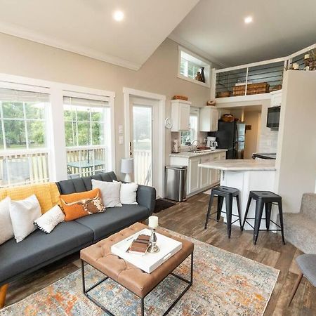 Pet Friendly Tiny House Rental With New Access To Guadalupe River Nbtx Нью Браунфелс Экстерьер фото