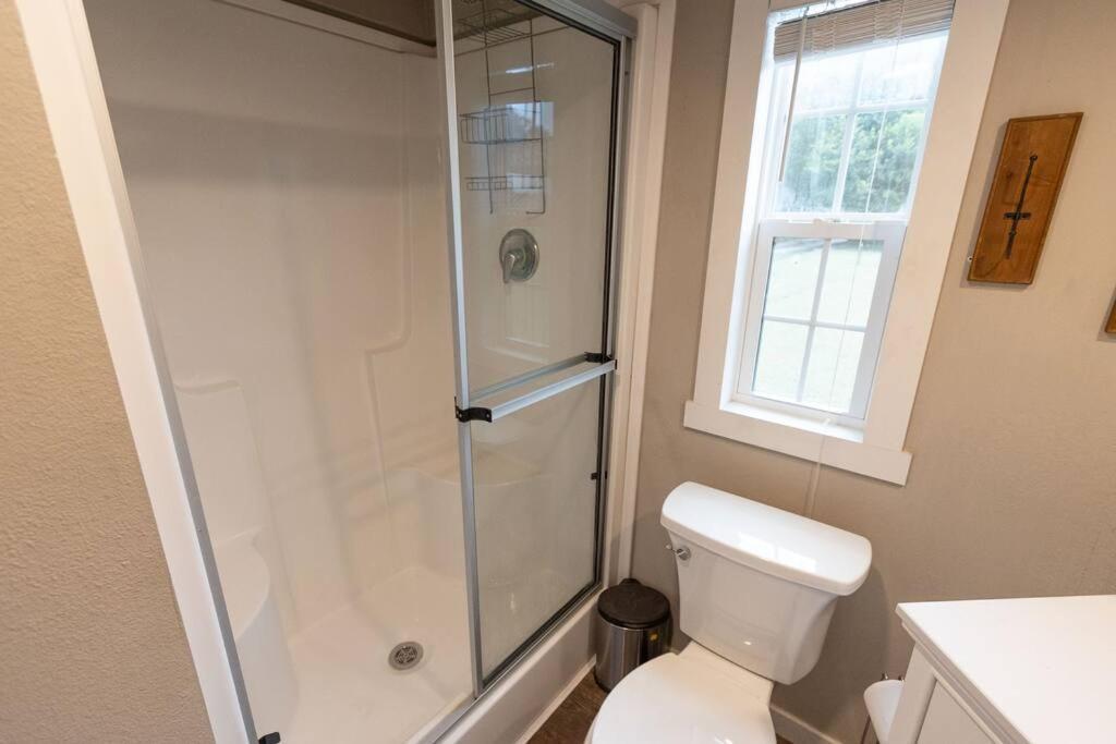 Pet Friendly Tiny House Rental With New Access To Guadalupe River Nbtx Нью Браунфелс Экстерьер фото