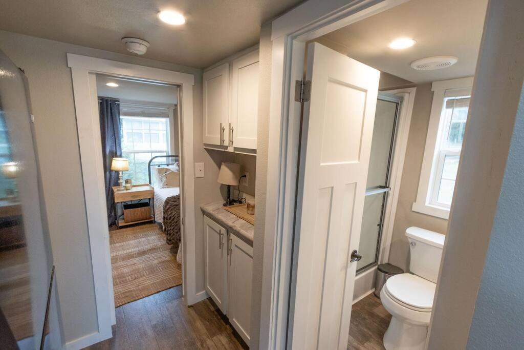 Pet Friendly Tiny House Rental With New Access To Guadalupe River Nbtx Нью Браунфелс Экстерьер фото