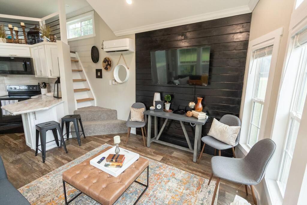 Pet Friendly Tiny House Rental With New Access To Guadalupe River Nbtx Нью Браунфелс Экстерьер фото