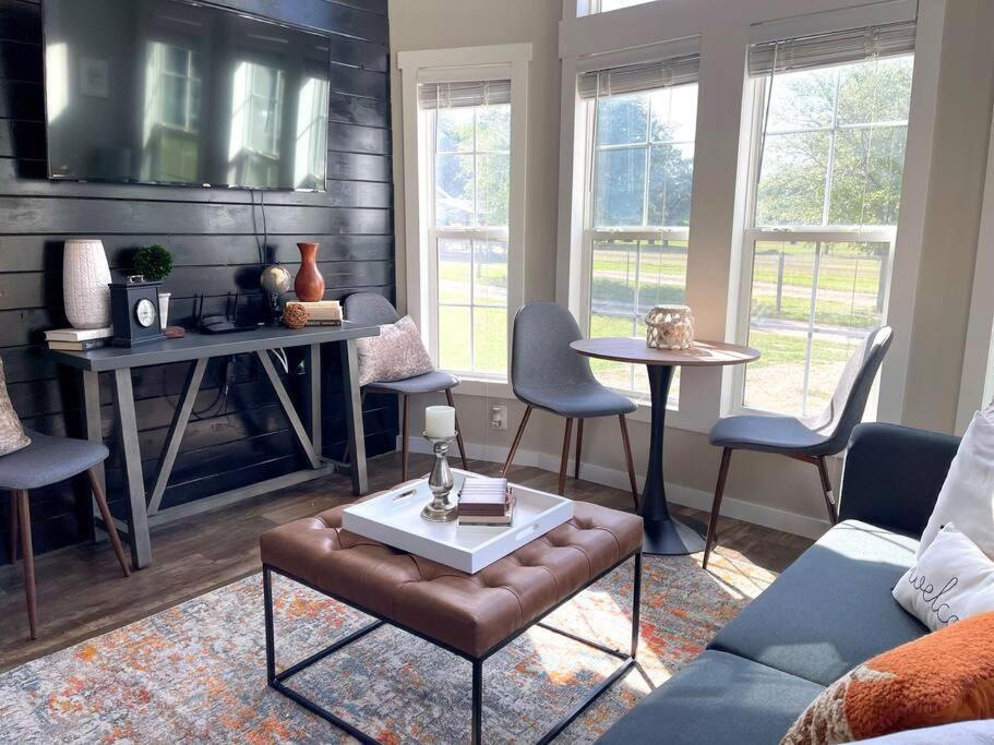 Pet Friendly Tiny House Rental With New Access To Guadalupe River Nbtx Нью Браунфелс Экстерьер фото