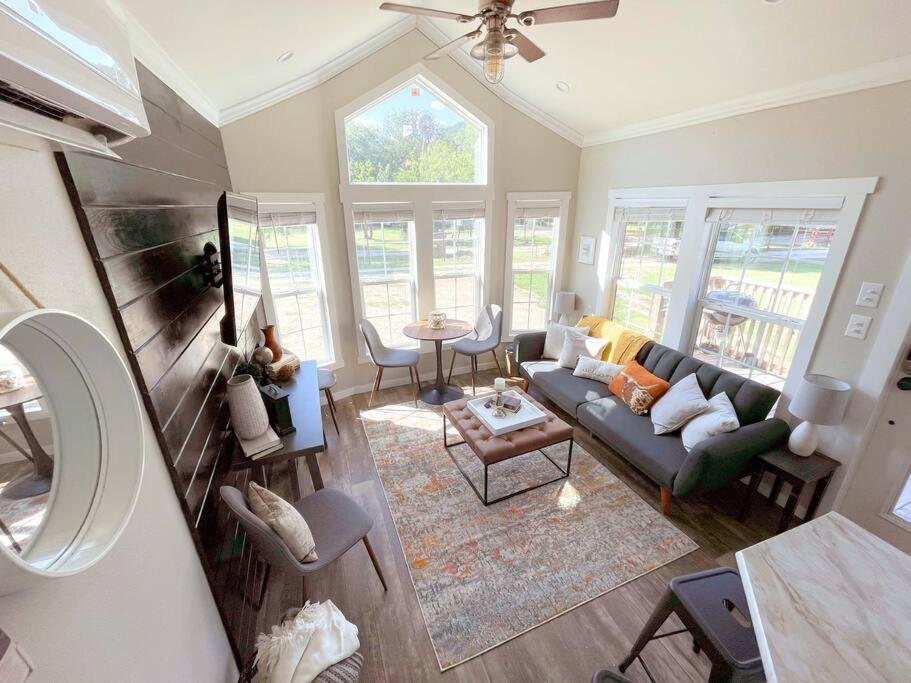 Pet Friendly Tiny House Rental With New Access To Guadalupe River Nbtx Нью Браунфелс Экстерьер фото