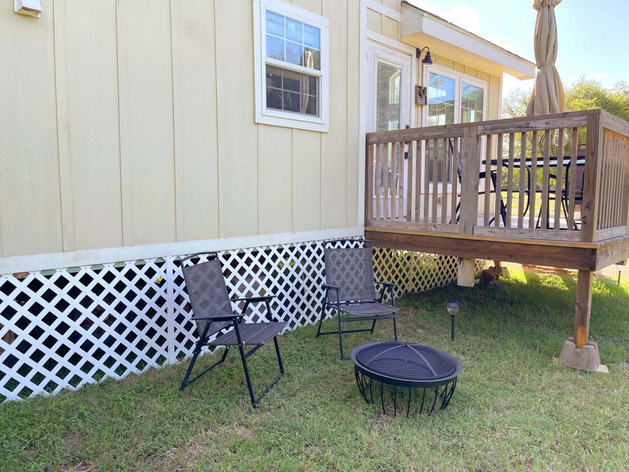 Pet Friendly Tiny House Rental With New Access To Guadalupe River Nbtx Нью Браунфелс Экстерьер фото