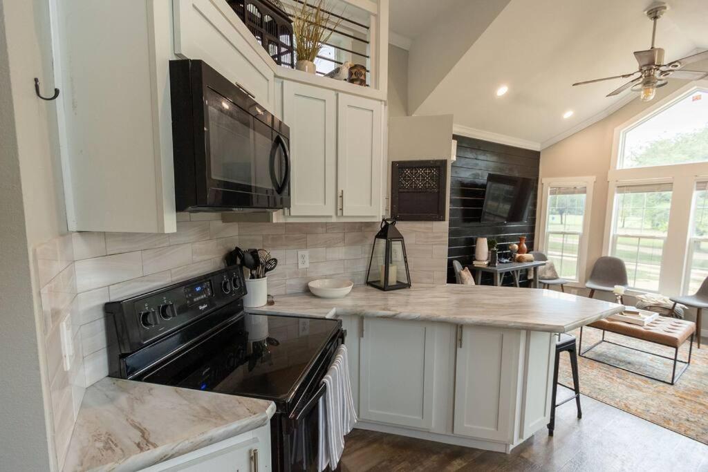 Pet Friendly Tiny House Rental With New Access To Guadalupe River Nbtx Нью Браунфелс Экстерьер фото