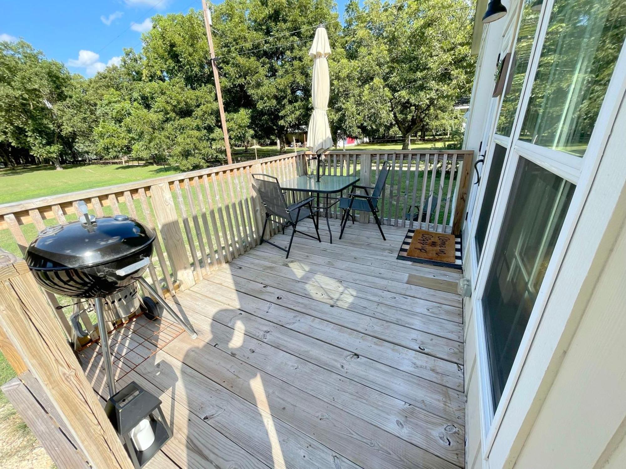 Pet Friendly Tiny House Rental With New Access To Guadalupe River Nbtx Нью Браунфелс Экстерьер фото