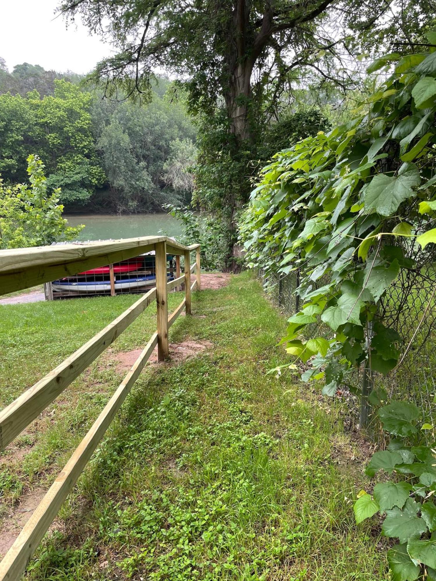 Pet Friendly Tiny House Rental With New Access To Guadalupe River Nbtx Нью Браунфелс Экстерьер фото